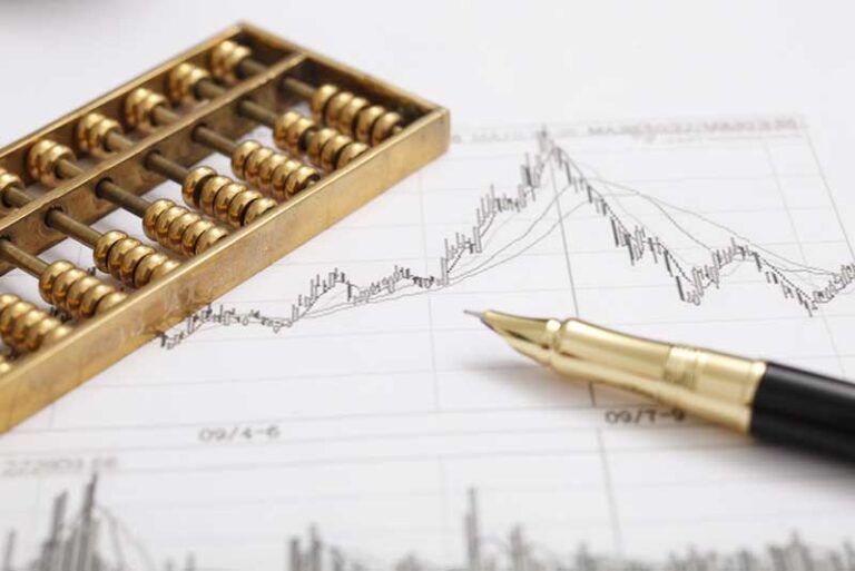Advantages of a Roth IRA vs. Traditional Savings